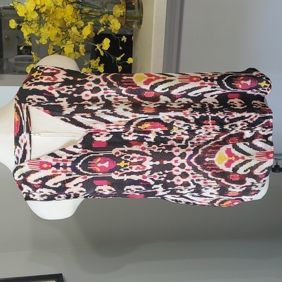 Women's summer sleevless top. By a.n.a. size medium.  V neck great color, design - Picture 5 of 7